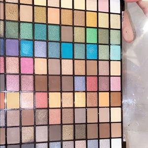 Eyeshadow pallet